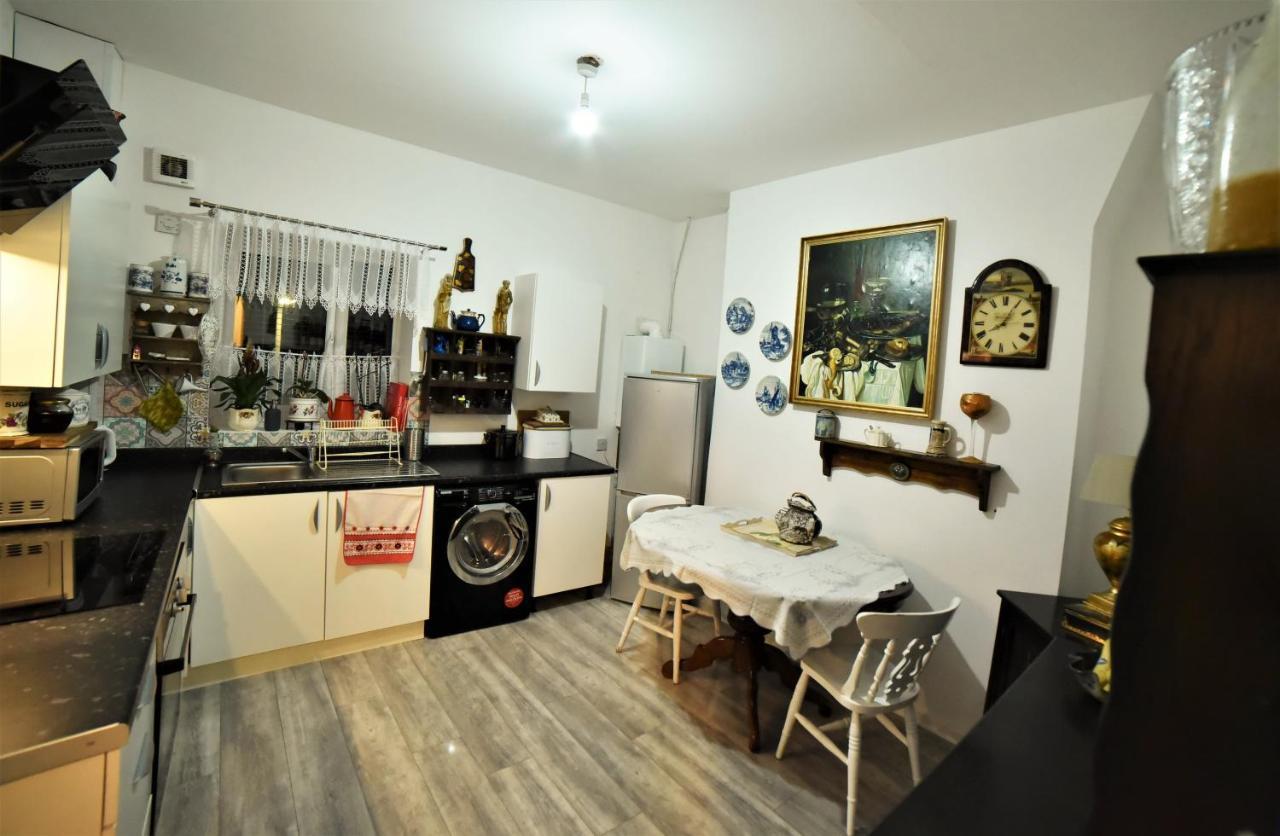 The Beauty Rooms Bnb Liverpool Bagian luar foto